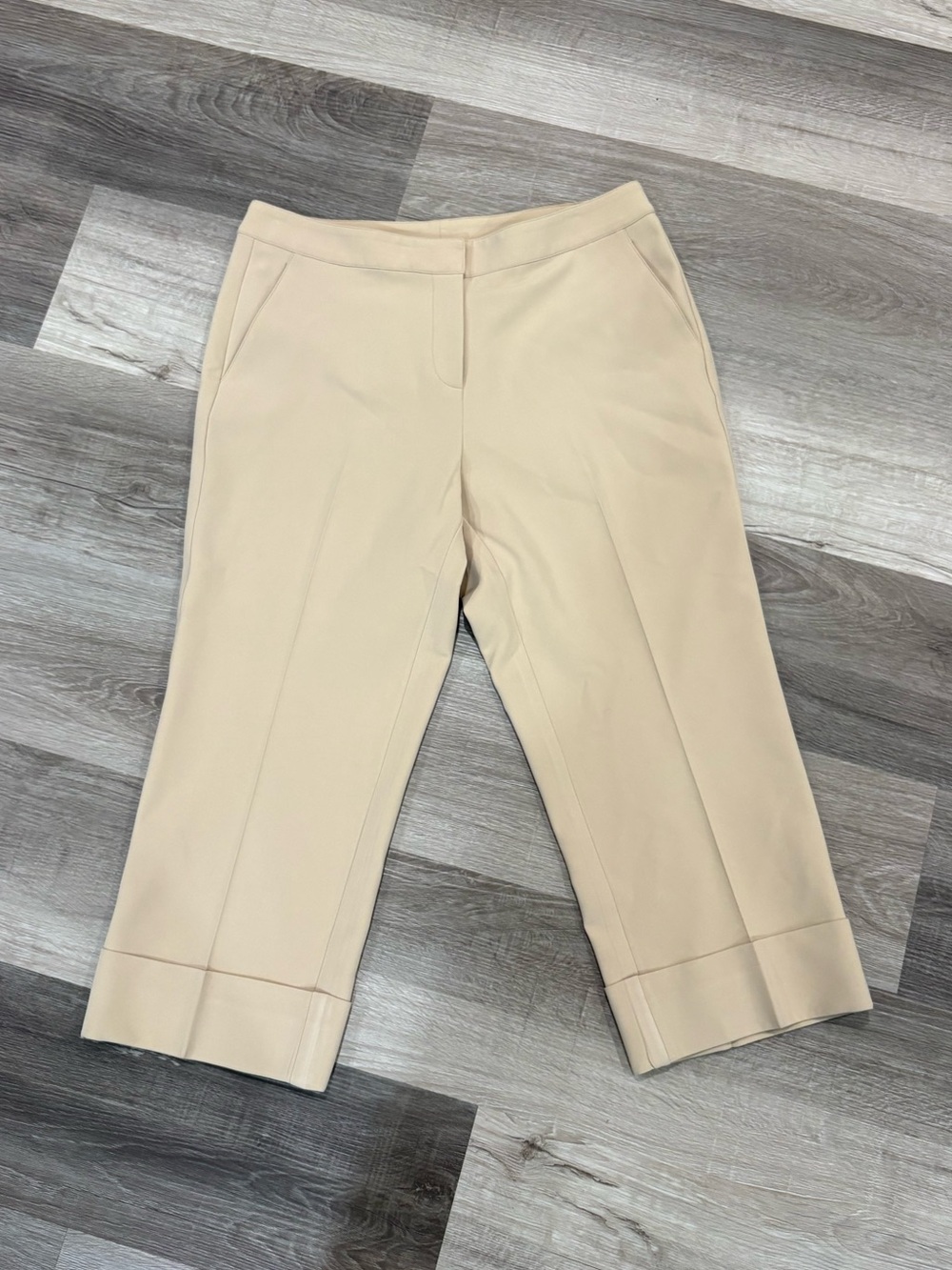 St. John Cropped Pants w/ Cuff in Light Anise Woman’s Size 8 Light Camel Tan